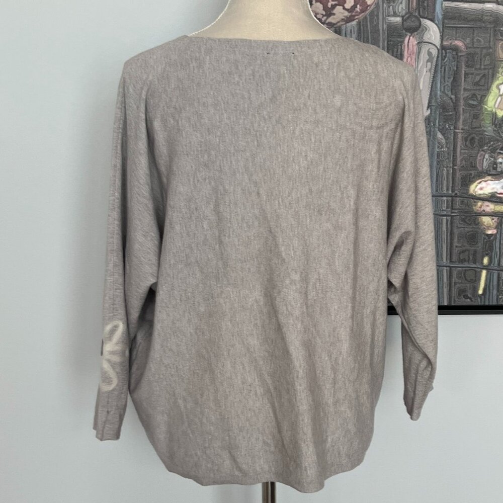 Aaeda Gray with Floral Applique Batwing Sweater L - Picture 4 of 6